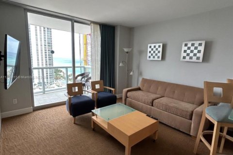 Condominio en venta en Sunny Isles Beach, Florida, 1 dormitorio, 63.92 m2 № 1698416 - foto 18