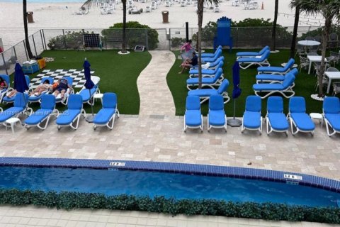 Condominio en venta en Sunny Isles Beach, Florida, 1 dormitorio, 63.92 m2 № 1698416 - foto 3