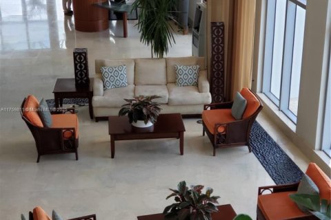 Condominio en venta en Sunny Isles Beach, Florida, 1 dormitorio, 63.92 m2 № 1698416 - foto 10