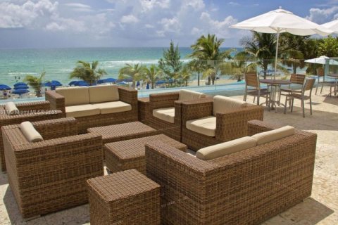 Condominio en venta en Sunny Isles Beach, Florida, 1 dormitorio, 63.92 m2 № 1698416 - foto 5