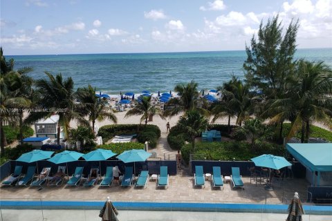 Condominio en venta en Sunny Isles Beach, Florida, 1 dormitorio, 63.92 m2 № 1698416 - foto 1
