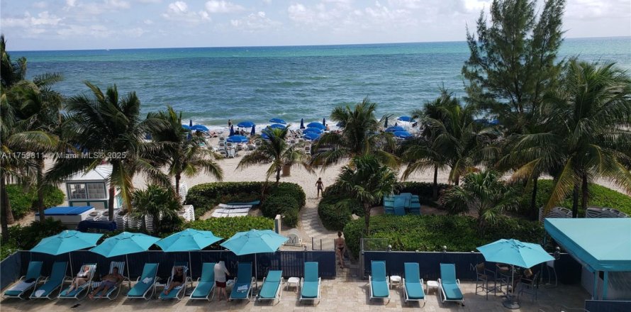 Condominio en Sunny Isles Beach, Florida, 1 dormitorio № 1698416