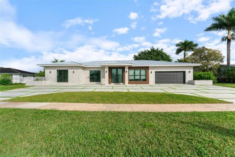 House in Weston, Florida 5 bedrooms, 378.58 sq.m. № 2003124