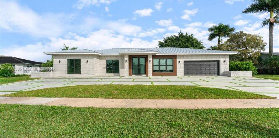 House in Weston, Florida 5 bedrooms, 378.58 sq.m. № 2003124