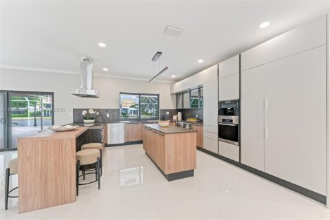 House in Weston, Florida 5 bedrooms, 378.58 sq.m. № 2003124 - photo 8