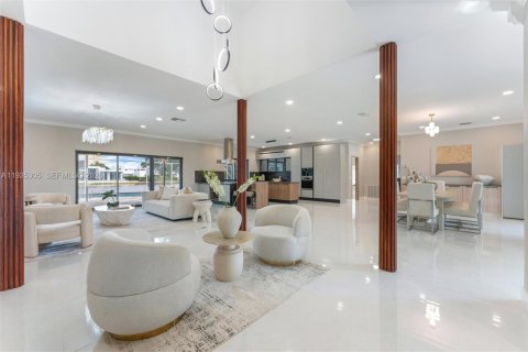 House in Weston, Florida 5 bedrooms, 378.58 sq.m. № 2003124 - photo 12