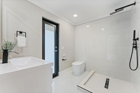 House in Weston, Florida 5 bedrooms, 378.58 sq.m. № 2003124 - photo 19