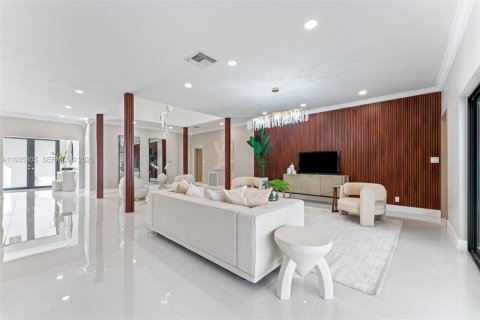 House in Weston, Florida 5 bedrooms, 378.58 sq.m. № 2003124 - photo 5