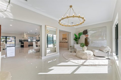House in Weston, Florida 5 bedrooms, 378.58 sq.m. № 2003124 - photo 2