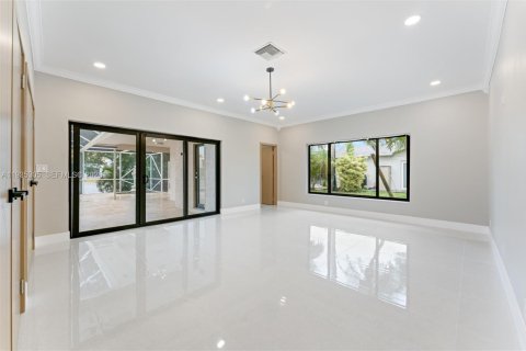 House in Weston, Florida 5 bedrooms, 378.58 sq.m. № 2003124 - photo 18