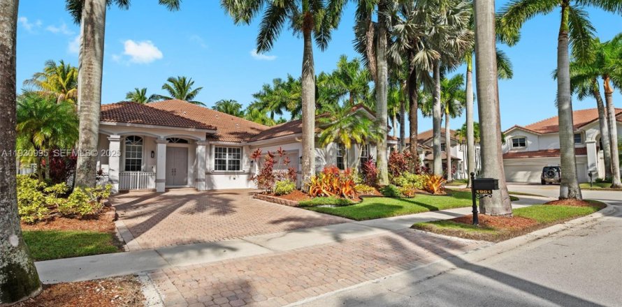 Villa ou maison à Weston, Floride 4 chambres, 248.42 m2 № 1989834