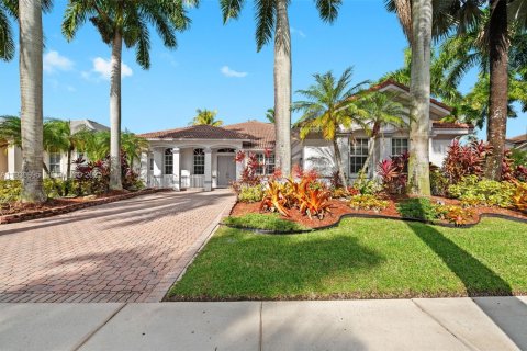Villa ou maison à louer à Weston, Floride: 4 chambres, 248.42 m2 № 1989834 - photo 2