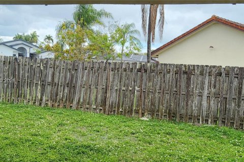 House in Miami, Florida 3 bedrooms, 153.94 sq.m. № 2058870 - photo 8