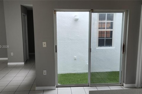 House in Miami, Florida 3 bedrooms, 153.94 sq.m. № 2058870 - photo 24