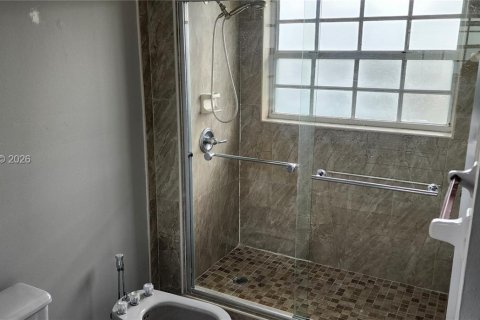 House in Miami, Florida 3 bedrooms, 153.94 sq.m. № 2058870 - photo 19