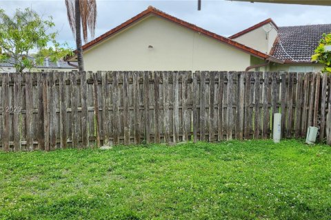 House in Miami, Florida 3 bedrooms, 153.94 sq.m. № 2058870 - photo 9