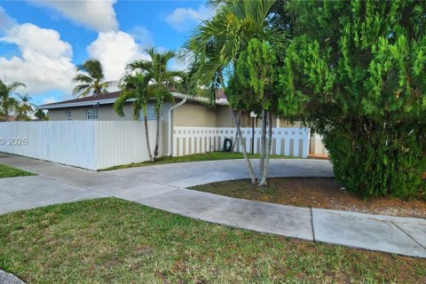 House in Miami, Florida 3 bedrooms, 153.94 sq.m. № 2058870 - photo 3