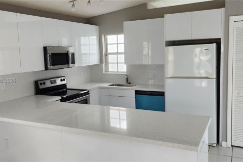House in Miami, Florida 3 bedrooms, 153.94 sq.m. № 2058870 - photo 26