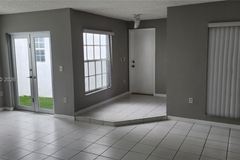 House in Miami, Florida 3 bedrooms, 153.94 sq.m. № 2058870 - photo 29