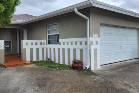 House in Miami, Florida 3 bedrooms, 153.94 sq.m. № 2058870 - photo 5