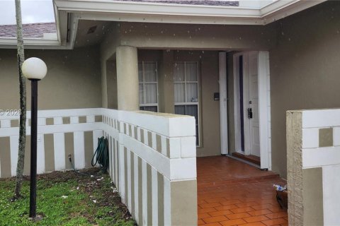 House in Miami, Florida 3 bedrooms, 153.94 sq.m. № 2058870 - photo 6