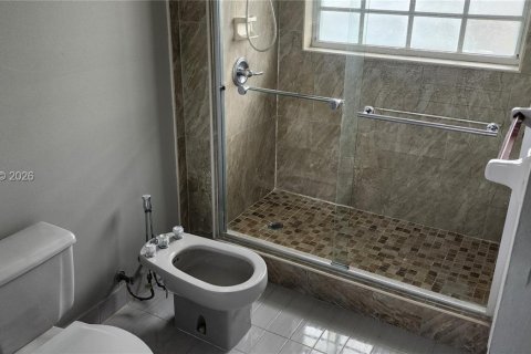House in Miami, Florida 3 bedrooms, 153.94 sq.m. № 2058870 - photo 20