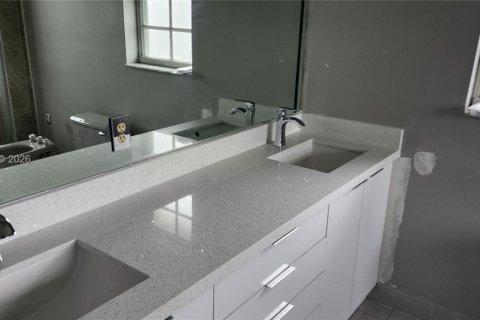 House in Miami, Florida 3 bedrooms, 153.94 sq.m. № 2058870 - photo 21