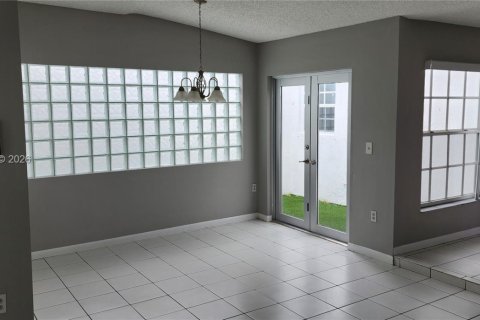 House in Miami, Florida 3 bedrooms, 153.94 sq.m. № 2058870 - photo 28