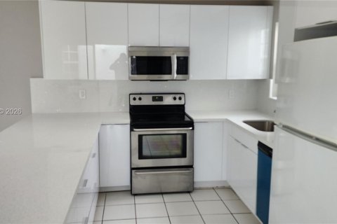 House in Miami, Florida 3 bedrooms, 153.94 sq.m. № 2058870 - photo 25