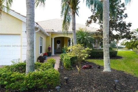 Купить виллу или дом в Порт-Сент-Луси, Флорида 4 спальни, 231.05м2, № 2007690 - фото 2