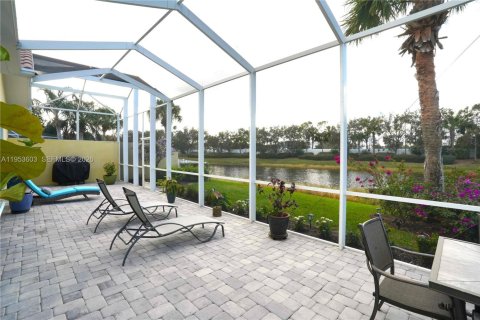 Купить виллу или дом в Порт-Сент-Луси, Флорида 4 спальни, 231.05м2, № 2007690 - фото 27