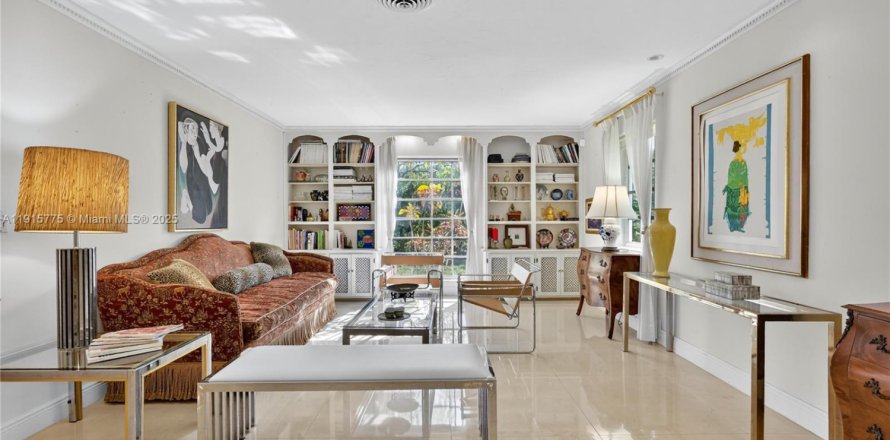 Villa ou maison à Palmetto Bay, Floride 4 chambres, 221.48 m2 № 1970672