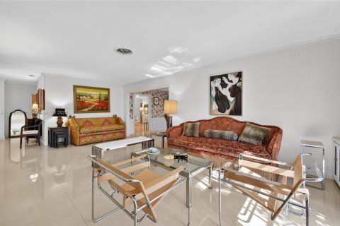 Villa ou maison à louer à Palmetto Bay, Floride: 4 chambres, 221.48 m2 № 1970672 - photo 2