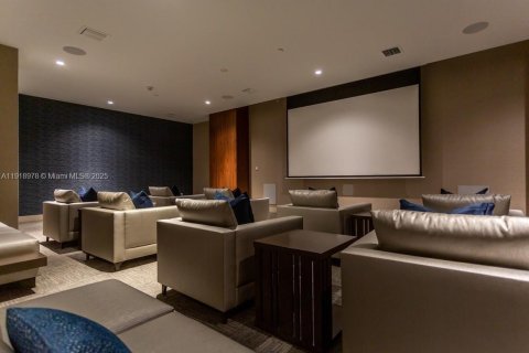 Снять в аренду квартиру в Дорал, Флорида 2 спальни, 98.85м2, № 1973326 - фото 8