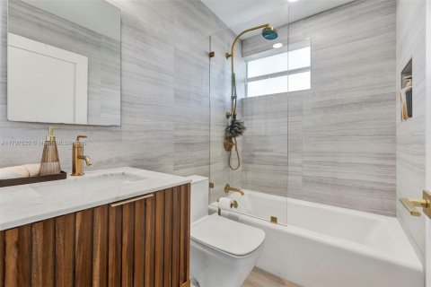 Casa en venta en Biscayne Park, Florida, 4 dormitorios, 225.29 m2 № 1936106 - foto 25
