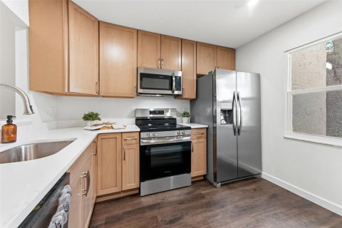 Condominio en venta en Largo, Florida, 1 dormitorio, 51.1 m2 № 2235407 - foto 3