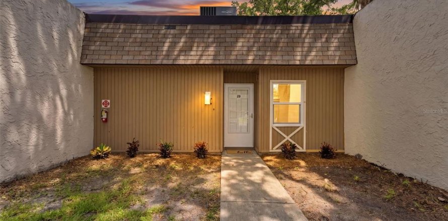Condominio en Largo, Florida, 1 dormitorio № 2235407