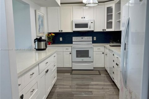 Condo à Pompano Beach, Floride, 3 chambres  № 2368059