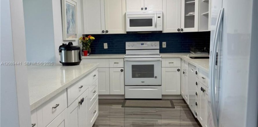Condo à Pompano Beach, Floride, 3 chambres  № 2368059
