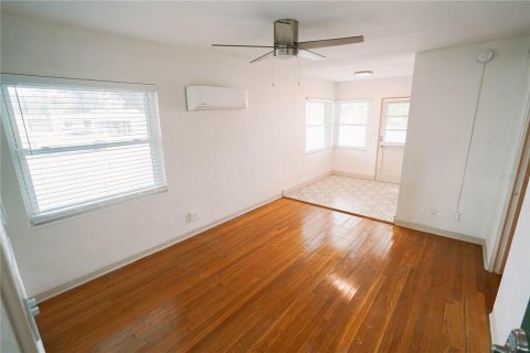 Apartamento en alquiler en Saint Petersburg, Florida, 1 dormitorio, 60.39 m2 № 1908938 - foto 2