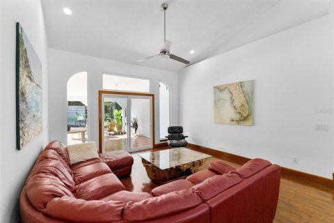 Casa en venta en New Smyrna Beach, Florida, 3 dormitorios, 307.51 m2 № 1545416 - foto 9