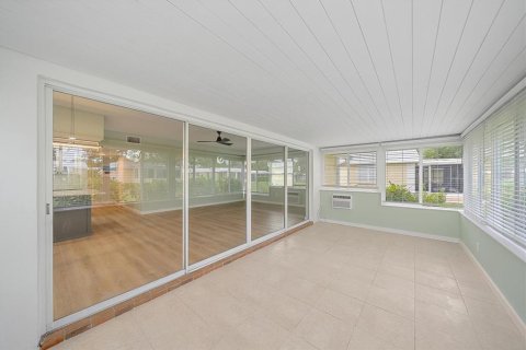 House in Sarasota, Florida 2 bedrooms, 107.3 sq.m. № 2224679 - photo 26