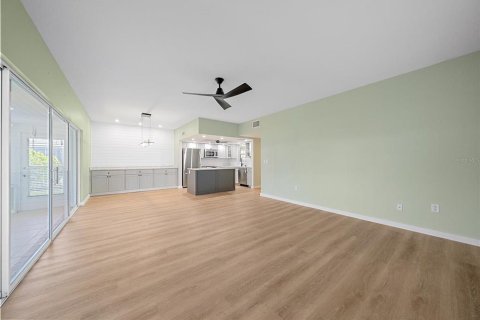 House in Sarasota, Florida 2 bedrooms, 107.3 sq.m. № 2224679 - photo 14