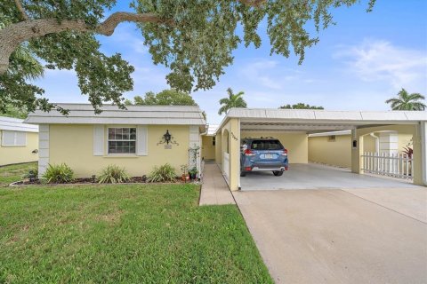 House in Sarasota, Florida 2 bedrooms, 107.3 sq.m. № 2224679 - photo 2