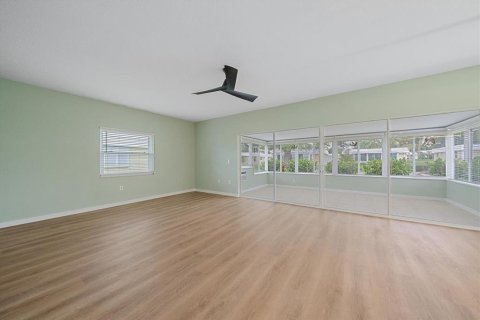 House in Sarasota, Florida 2 bedrooms, 107.3 sq.m. № 2224679 - photo 16