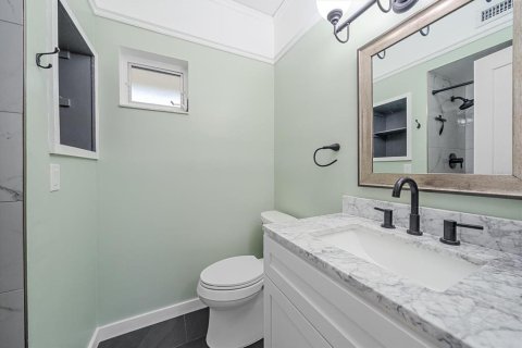 House in Sarasota, Florida 2 bedrooms, 107.3 sq.m. № 2224679 - photo 19