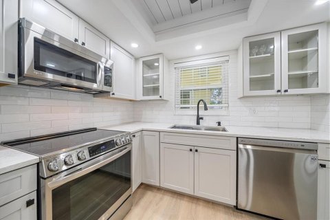 House in Sarasota, Florida 2 bedrooms, 107.3 sq.m. № 2224679 - photo 8