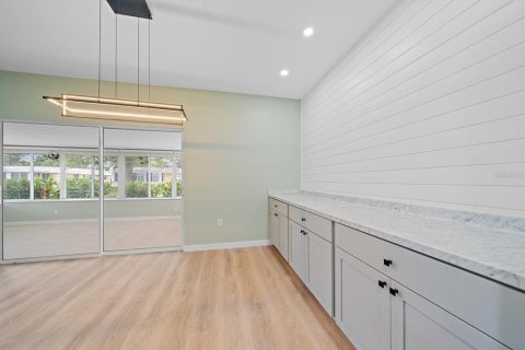 House in Sarasota, Florida 2 bedrooms, 107.3 sq.m. № 2224679 - photo 12