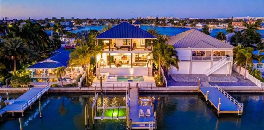 Villa ou maison à Indian Rocks Beach, Floride 4 chambres, 395.95 m2 № 1894796