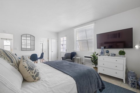 Condominio en alquiler en Palm Beach, Florida, 1 dormitorio, 155.52 m2 № 2173030 - foto 2